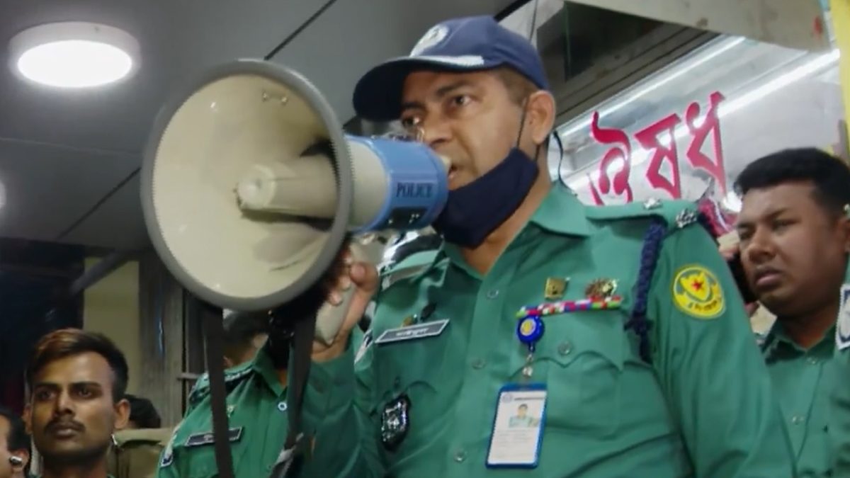 রাজধানীর অনিরাপদ রেস্টুরেন্টগুলোতে পুলিশের অভিযান