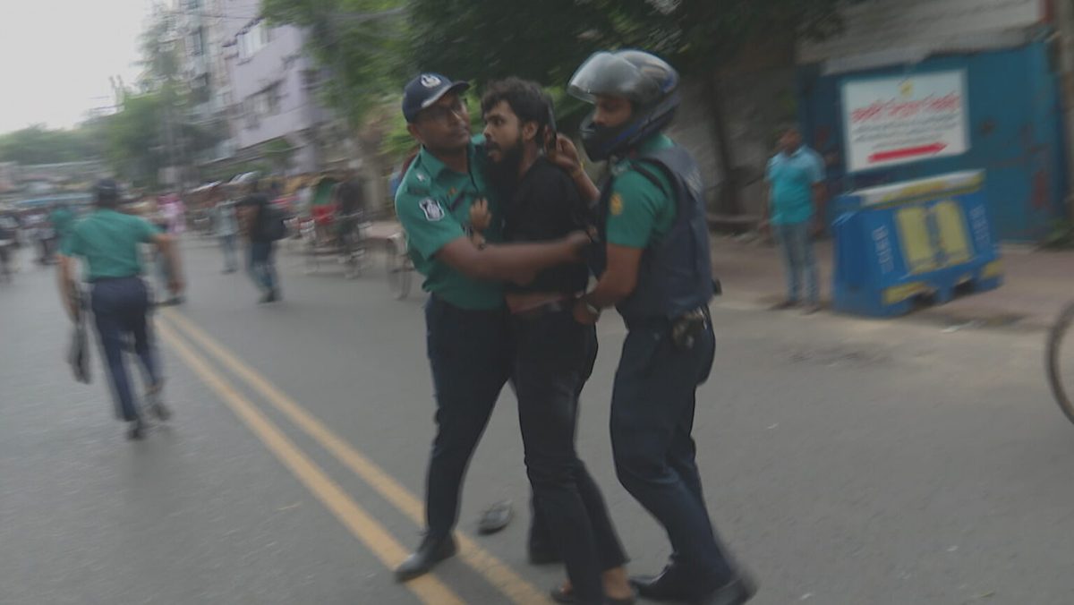 রাজধানীর বিভিন্ন এলাকায় শিক্ষার্থীদের বিক্ষোভ,গ্রেপ্তার ৩০