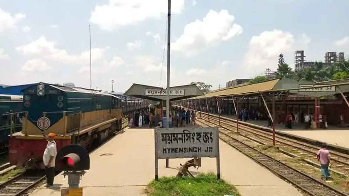 রেলের বুকিং সহকারী আটক, ৪ শতাধিক এনআইডি জব্দ