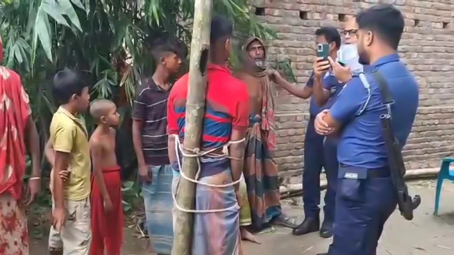 ‘পাওনা টাকা না পেয়ে’ শ্বশুরকে গাছে বেঁধে পেটালেন জামাই