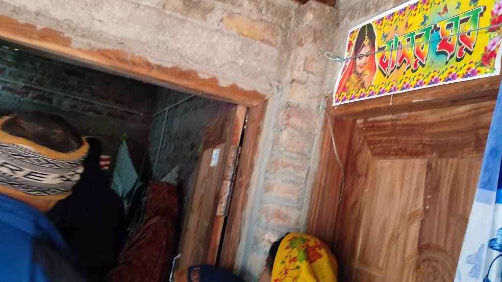 নববধূ বাবার বাড়ি চলে যাওয়ায় স্বামীর আত্মহত্যা