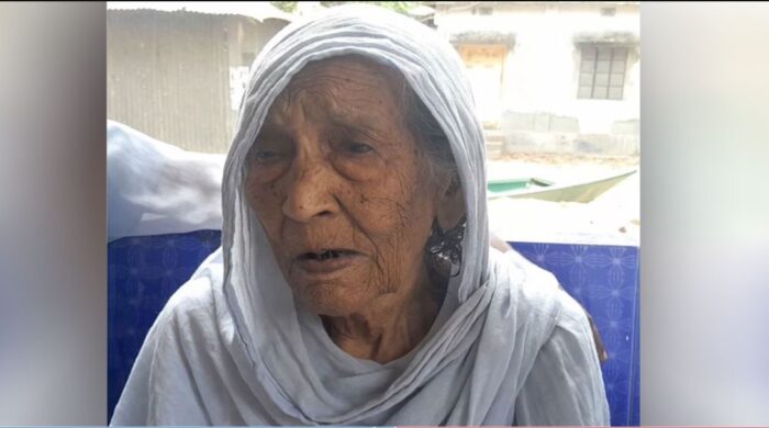 চশমা ছাড়াই কোরআন পড়েন ১৩৫ বছর বয়সী তাম্বিয়াতুন নেছা !