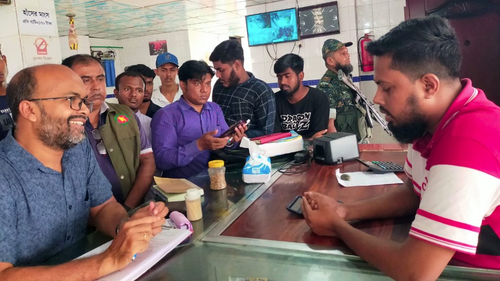 রেস্টুরেন্টের ফ্রিজে পচা-বাসি খাবার রাখায় জরিমানা