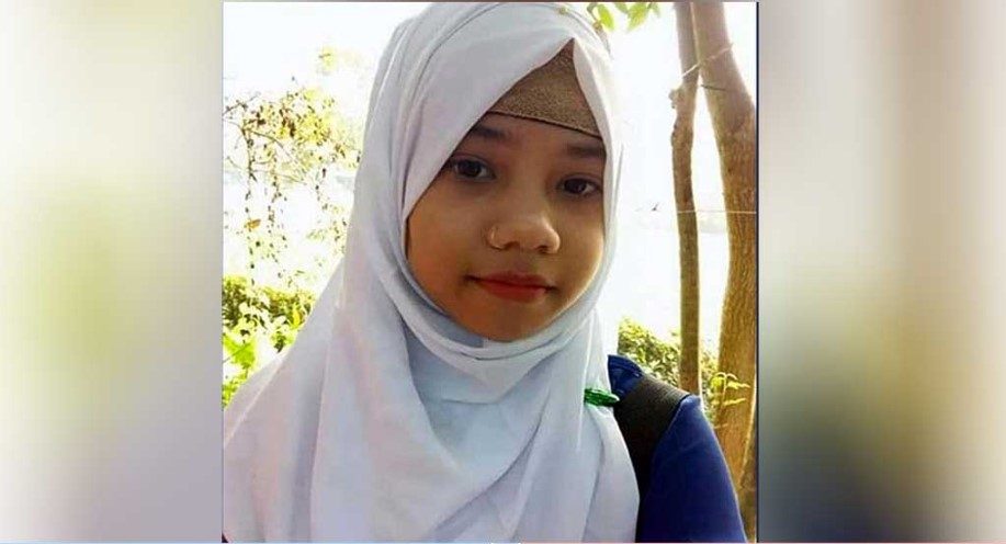 প্রেমিকের সঙ্গে ঘর ছাড়লেন মা, লজ্জায় মেয়ের আত্মহত্যা!