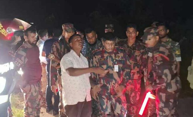 থানচি জীবননগর সড়কে টাইলসবাহী ট্রাক খাদে পড়ে নিহত ১,আহত ৪