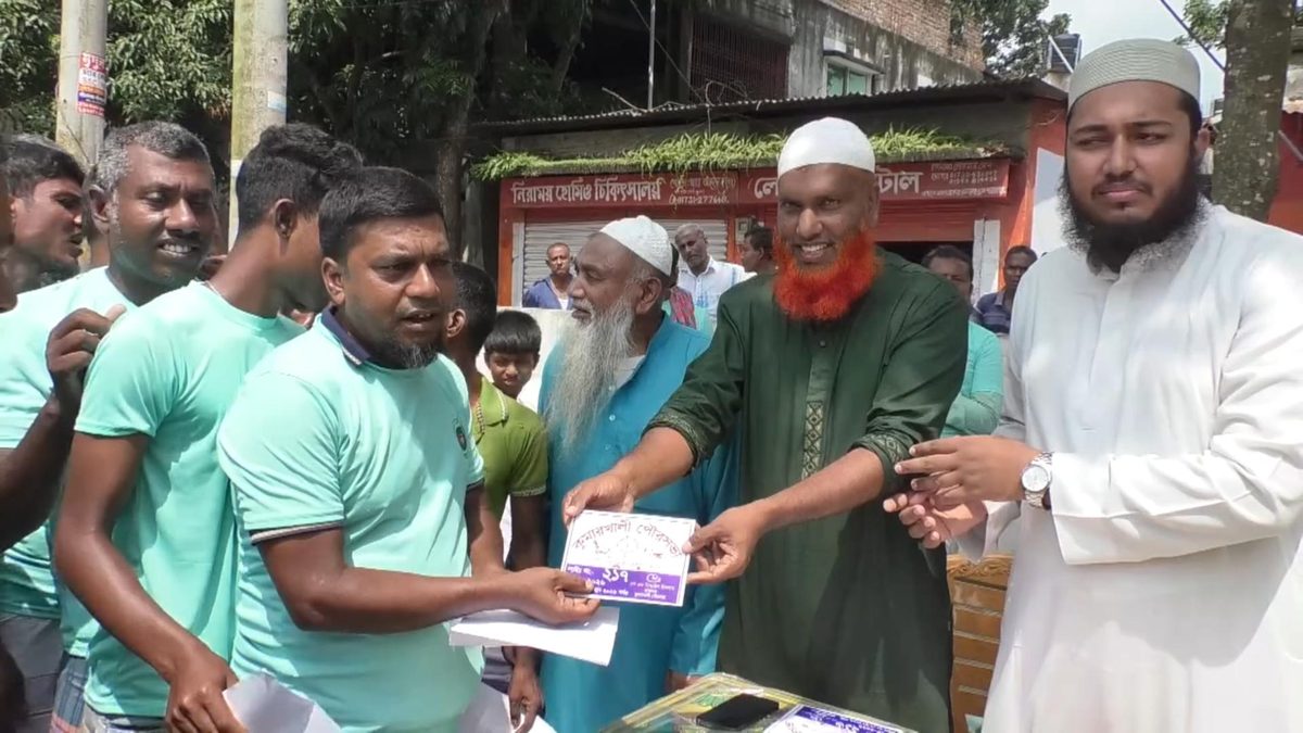 কুমারখালীতে ২০০ ভ্যান চালক পেলেন বিনামূল্যে লাইসেন্স