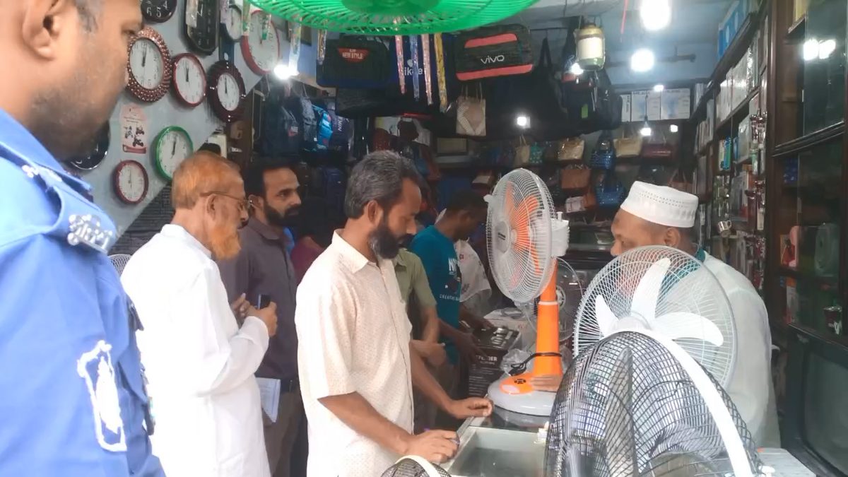 গরমে ফ্যানের দাম বৃদ্ধিতে সুনামগঞ্জে ভোক্তার অভিযান, ৩ ব্যবসায়ীকে জরিমানা