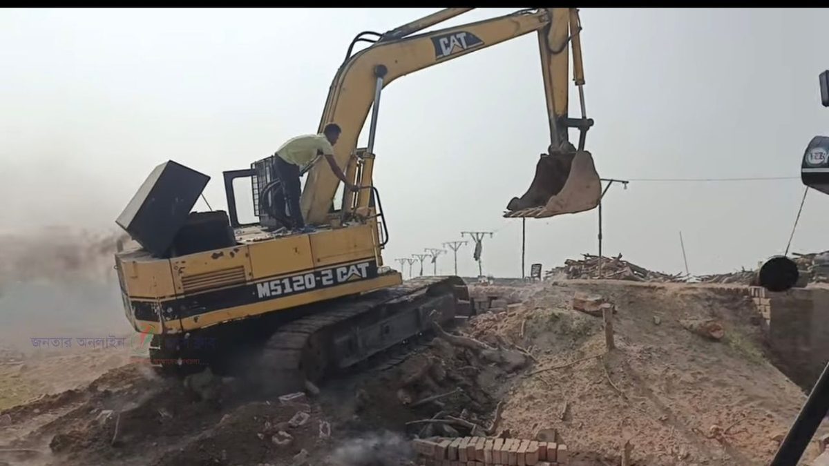 কুষ্টিয়ায় অবৈধ ইটভাটা গুঁড়িয়ে দিল পরিবেশ অধিদফতর