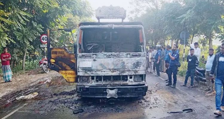 শরীয়তপুরে আওয়ামী লীগের মিছিল, চিনির ট্রাকে আগুন