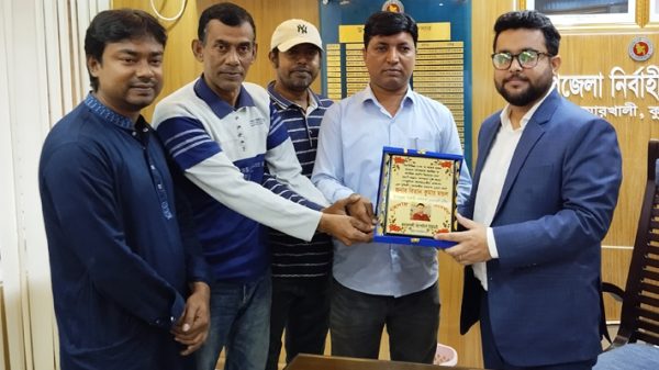 কুমারখালী উপজেলা নির্বাহী অফিসারকে বিদায় সংবর্ধনা দিলো রিপোর্টার্স ইউনিটি