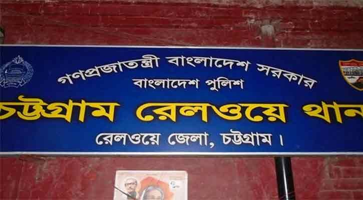 যাত্রীবাহী বাসকে ট্রেনের ইঞ্জিনের ধাক্কা, নিহত ৩