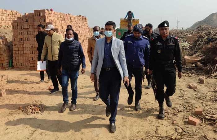 ৮ ইটভাটার মালিককে ২০লক্ষ টাকা জরিমানা
