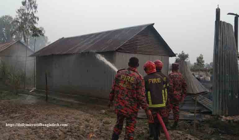 ঘোড়াঘাটে ২ যুবক নিহতের ঘটনায় বাড়ি ঘরে অগ্নি সংযোগ