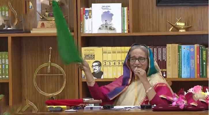 বাঁশি বাজিয়ে নতুন ৩ রেলপথ উদ্বোধন করলেন প্রধানমন্ত্রী