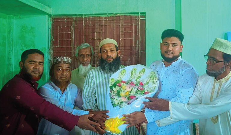 আদর্শ দাখিল মাদ্রাসা সোন্দাহ'র নব নির্বাচিত সভাপতিকে সংবর্ধনা