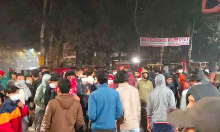 বেরোবি শিক্ষার্থীদের সাথে স্থানীয়দের সংঘর্ষে আহত ২