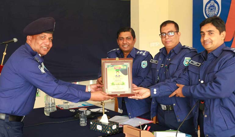 পঞ্চগড়ে শ্রেষ্ঠ ওসির পুরস্কার পেলেন সোয়েল রানা