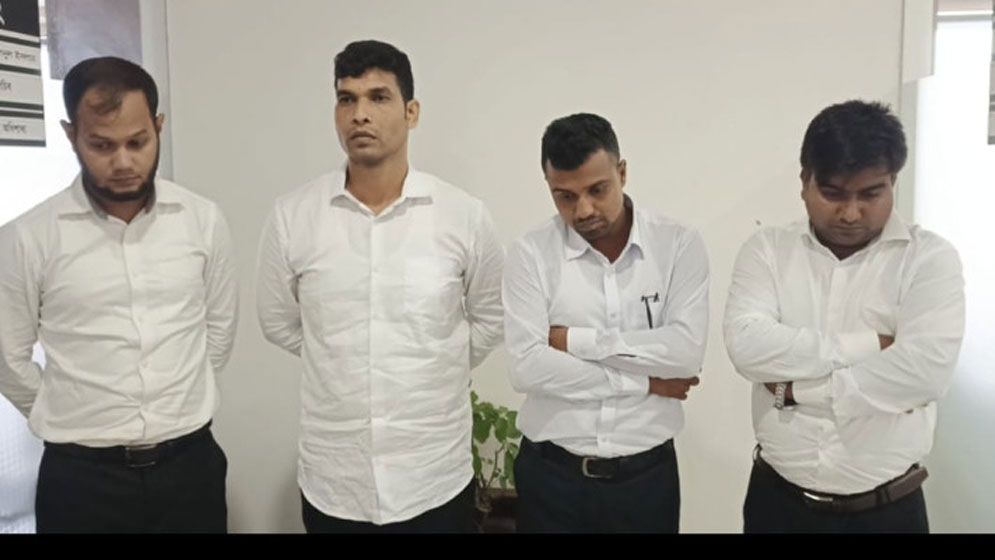 প্রক্সি দিয়ে সরকারি চাকরি: মন্ত্রণালয়ে যোগ দিতে গিয়ে ধরা ৪ জন