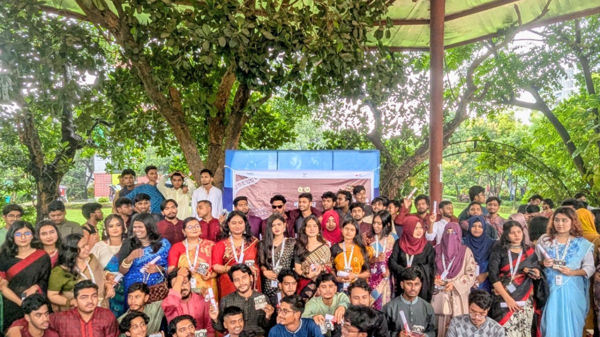 ড্যাফোডিলে সাংবাদিকতা বিভাগের নবীনবরণে আনন্দ-উচ্ছ্বাস