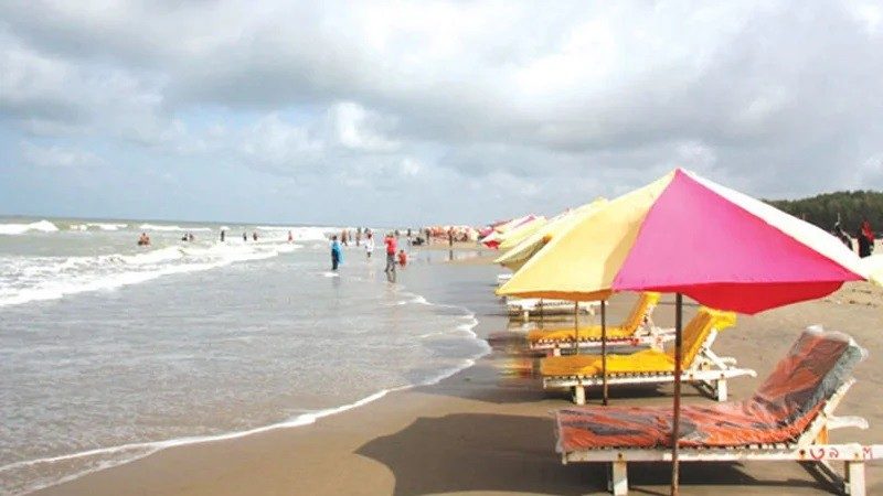 টাকা চুরি করে ২ বান্ধবী নিয়ে কক্সবাজারে পঞ্চম শ্রেণির ছাত্র