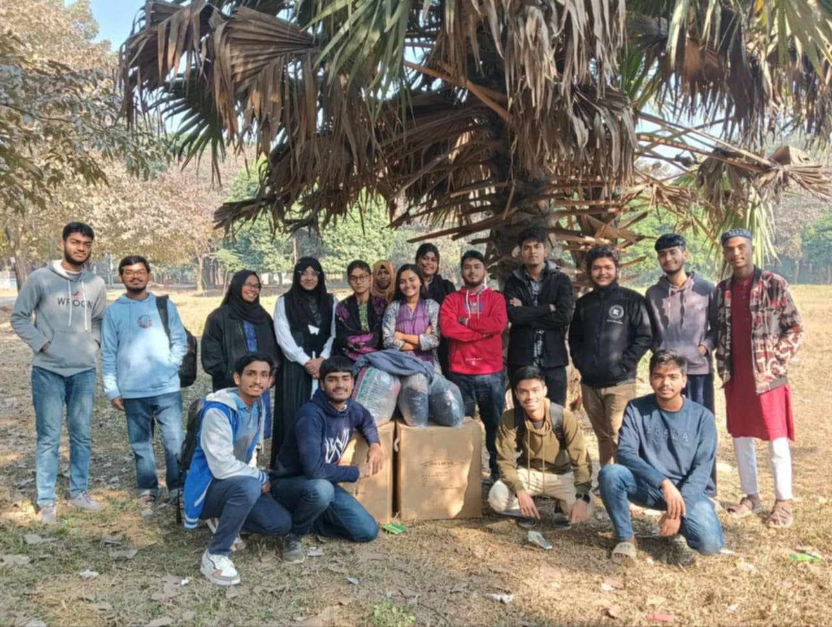 শীতার্ত মানুষের পাশে জাবি শিক্ষার্থীদের সংগঠন '৫১'র শক্তি'
