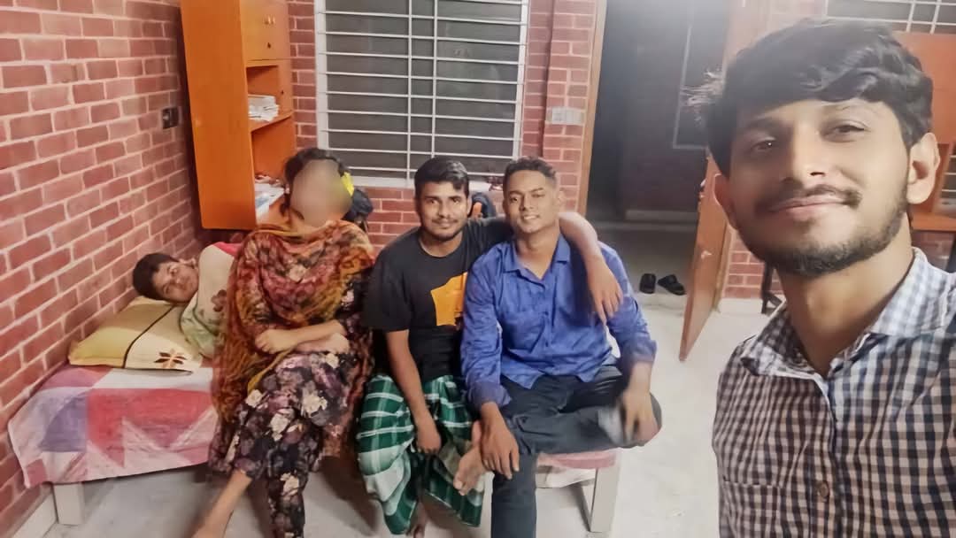 বন্ধুর রুম দেখতে জাবির ছেলেদের আবাসিক হলে এক নারী শিক্ষার্থী