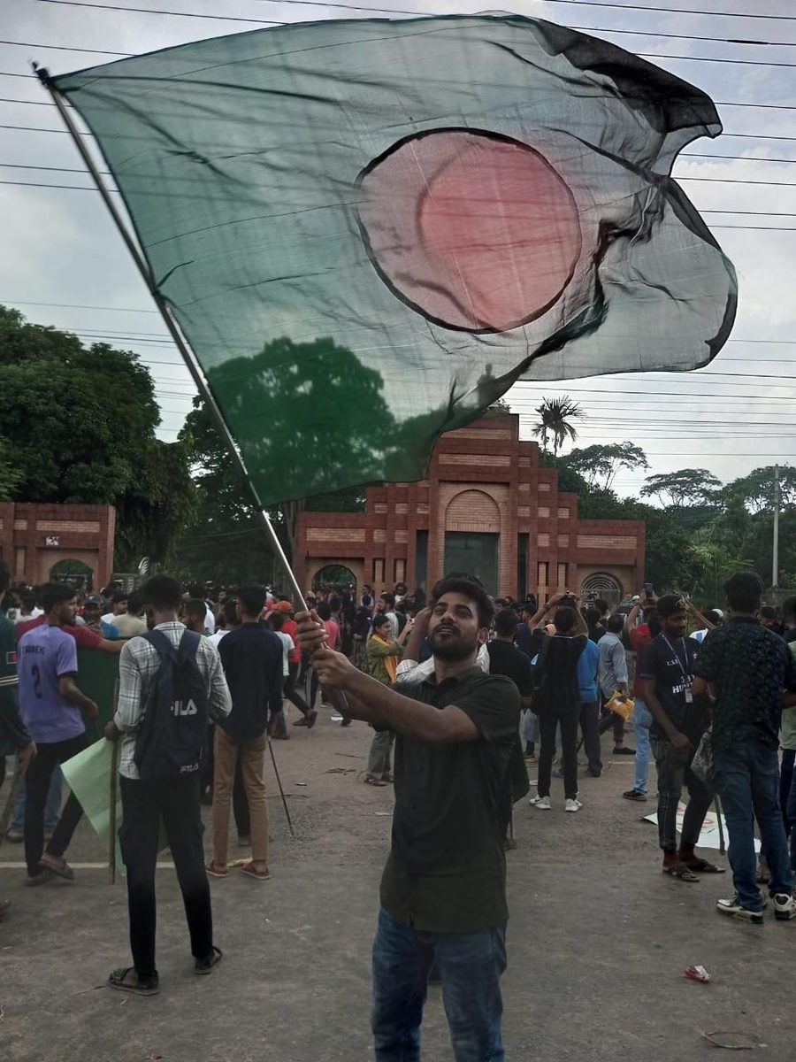 জাকসুতে সালাম বরকত হলের জিএস প্রার্থী মিস্টু ছিলেন ১৫ জুলাই ভিসি বাসভবন ঘেরাওয়ের অগ্রভাগে