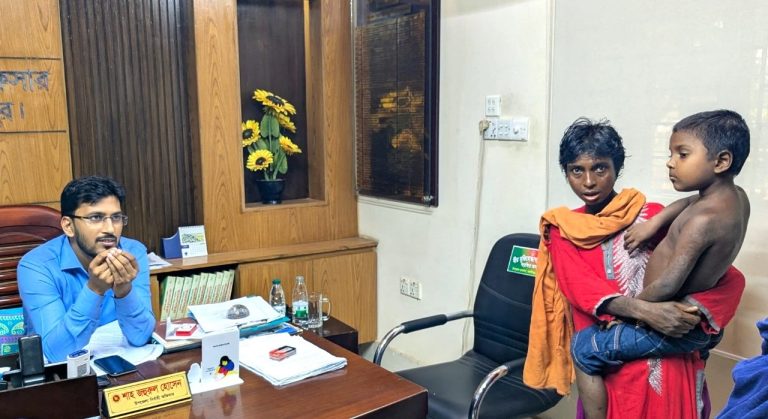 শত দুয়ার ঘুরে ইউএনও’র মানবিকতায় আশ্রয় পেলেন ফিরুজা