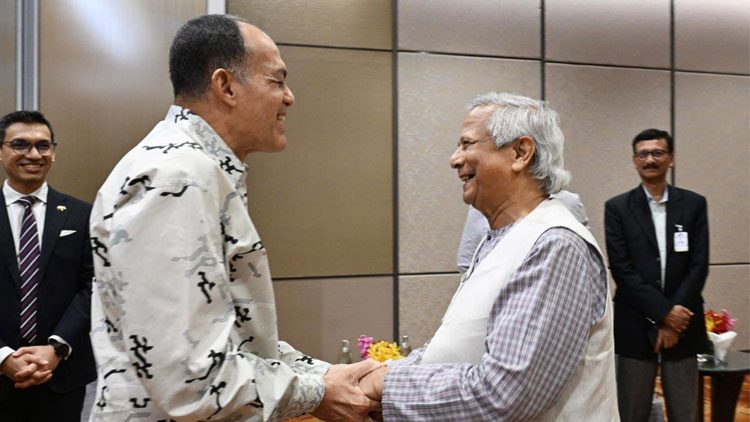 মালয়েশিয়ার শীর্ষ শিল্পপতিদের সঙ্গে প্রধান উপদেষ্টার বৈঠক