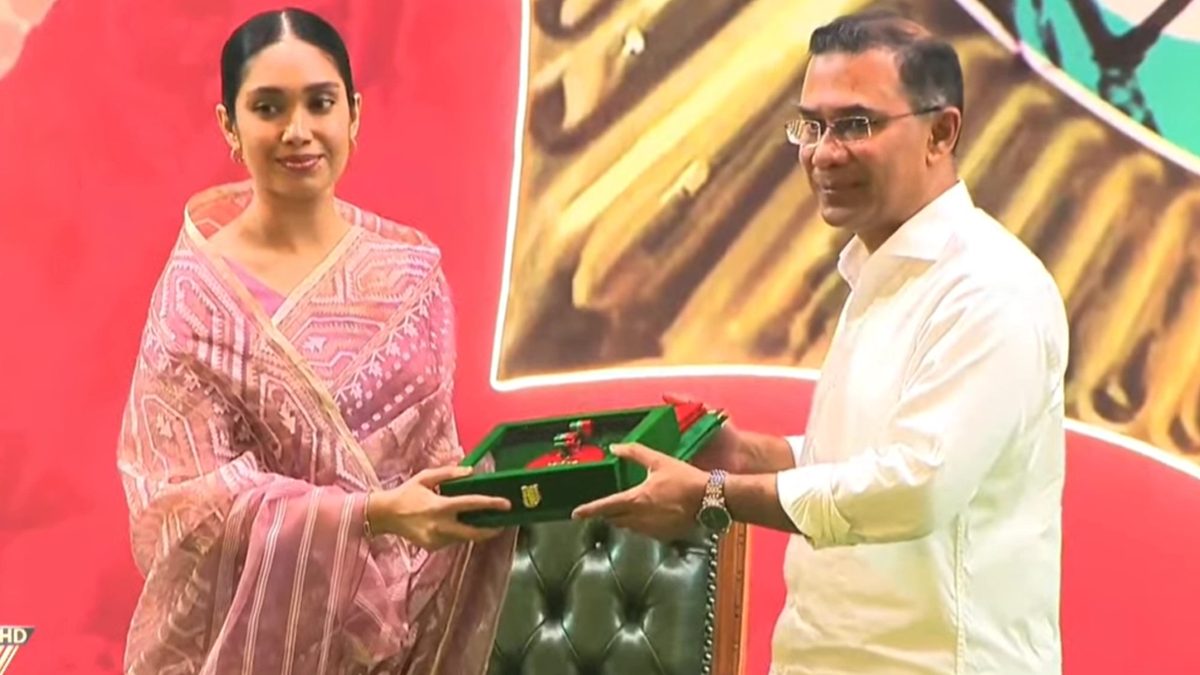খালেদা জিয়ার স্বাধীনতা পুরস্কার গ্রহণ করলেন জাইমা রহমান
