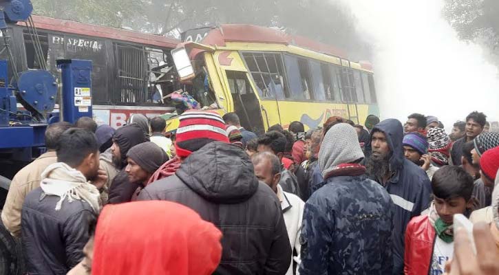 পঞ্চগড়ে দুই বাসের মুখোমুখি সংঘর্ষে আহত ১৭