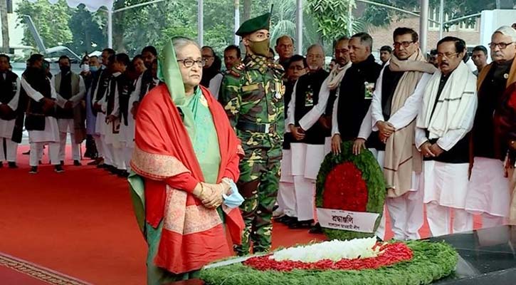 বঙ্গবন্ধুর প্রতিকৃতিতে প্রধানমন্ত্রীর শ্রদ্ধা