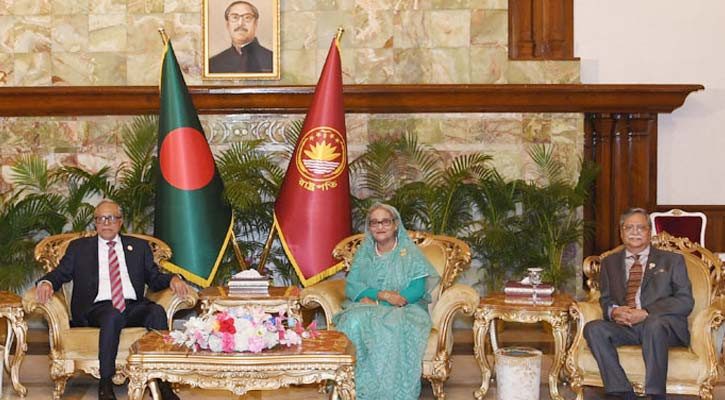 বঙ্গভবনে রাষ্ট্রপতির সঙ্গে প্রধানমন্ত্রী ও মো. সাহাবুদ্দিনের সাক্ষাৎ