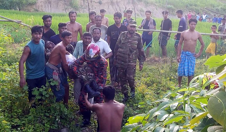 সেনাবাহিনীর জীপ খাঁদে: ১ সেনা সদস্য নিহত ,আহত ৩