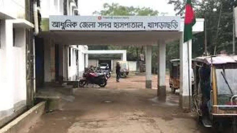 খাগড়াছড়িতে পর্যটকবাহী বাস উল্টে শিশুসহ আহত ১৫