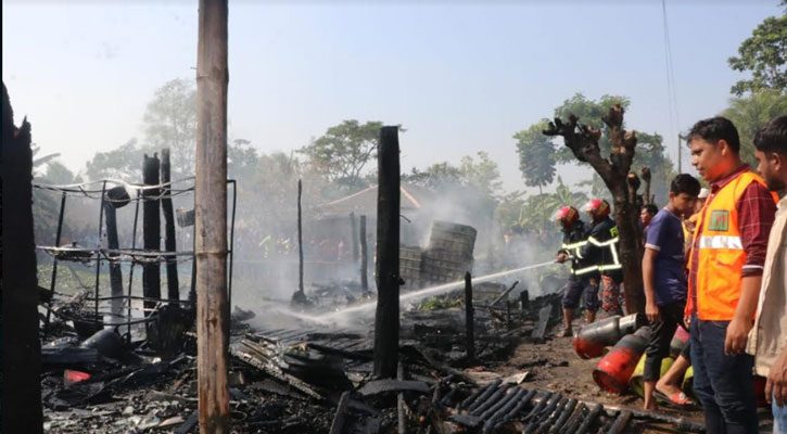 খুলনার কয়রায় আগুনে দোকান, গোডাউন ভস্মিভূত