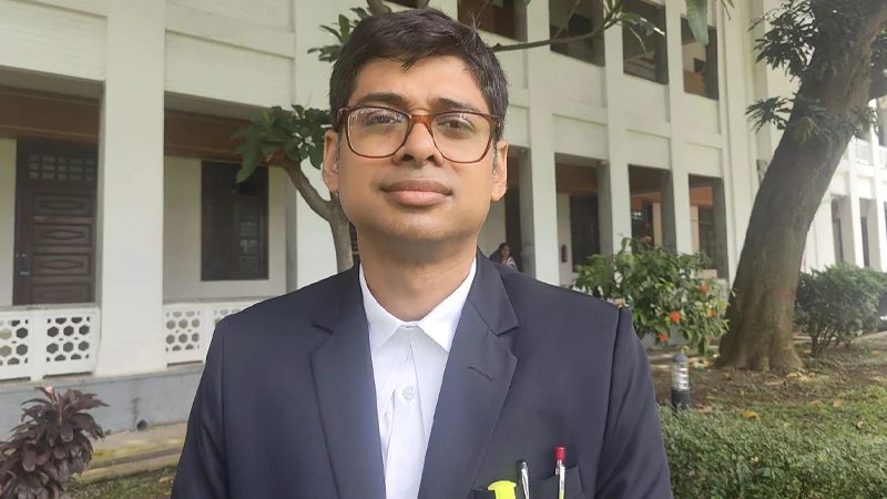 ফেসবুক লাইভে এসে যে বার্তা দিলেন মানজুর আল মতিন