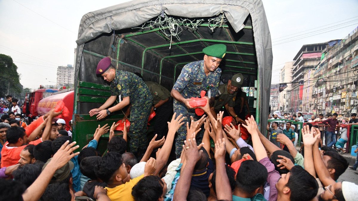 ২ হাজার জনকে আনসার-ভিডিপির ইফতার বিতরণ