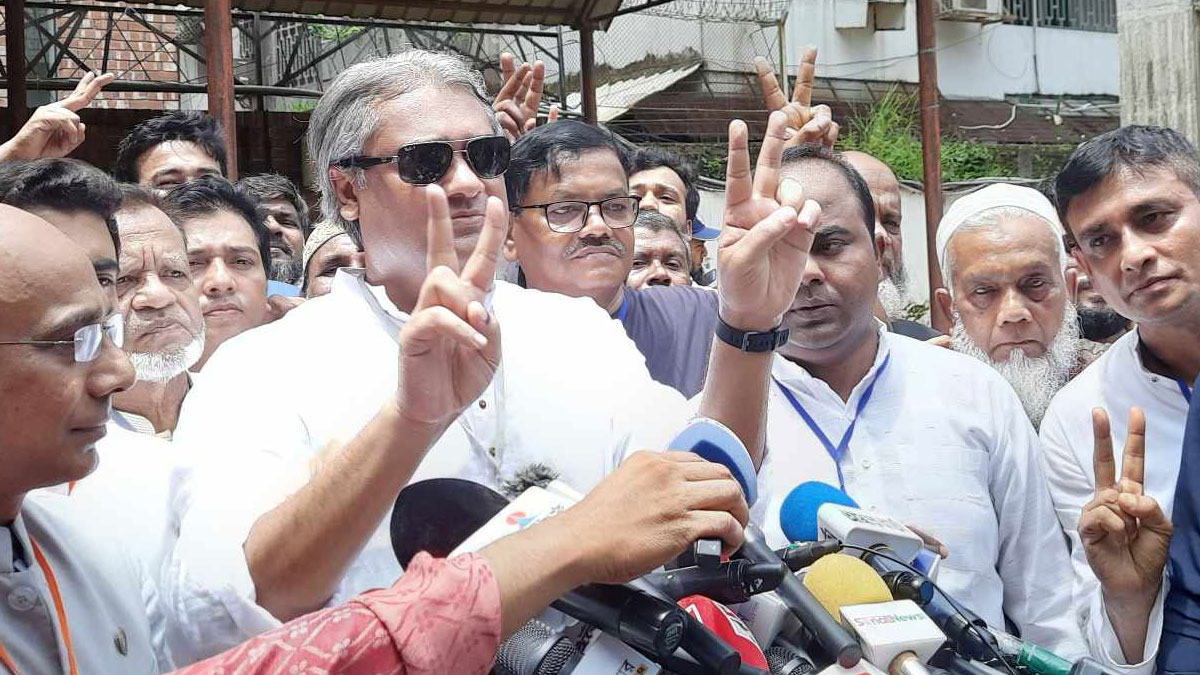 ঢাকা-১৭ উপ-নির্বাচন: প্রায় ২০ হাজার ভোটে এগিয়ে আরাফাত