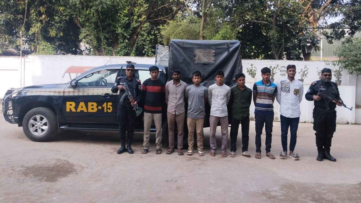 কক্সবাজারে ডাকাতির প্রস্তুতিকালে আটক ৭