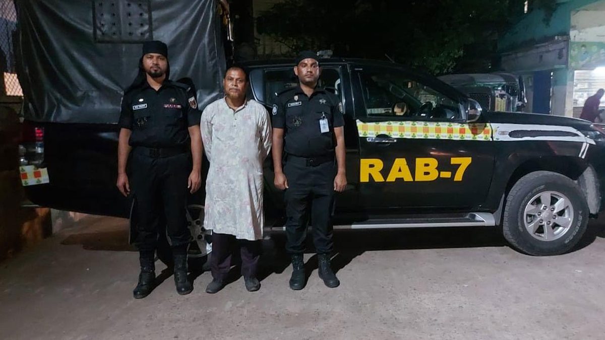 দুর্গাপূজায় জাল টাকার ছড়াছড়ি, চট্টগ্রামে গ্রেপ্তার ১