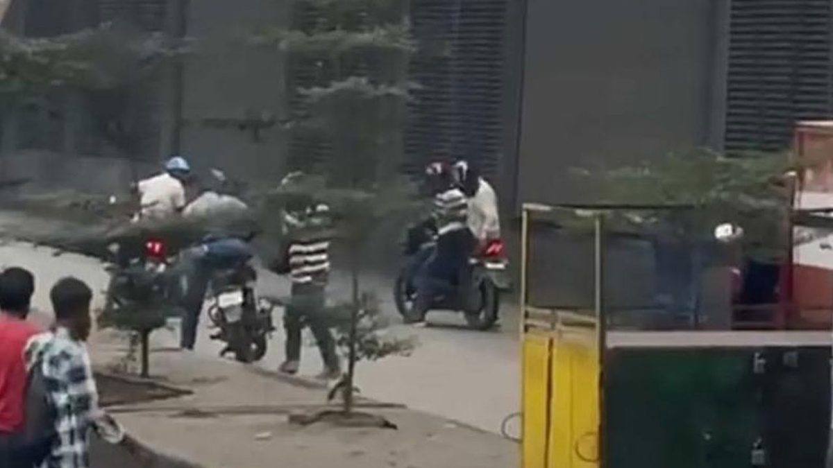 প্রধানমন্ত্রীর খালাতো ভাইয়ের কোটি টাকা ছিনতাই, উদ্ধারের চেষ্টায় ডিবি