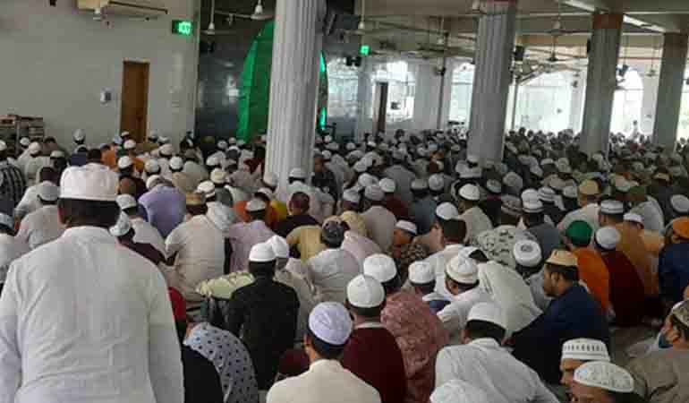 রমজানের প্রথম জুমায়  মসজিদে মুসল্লিদের ঢল