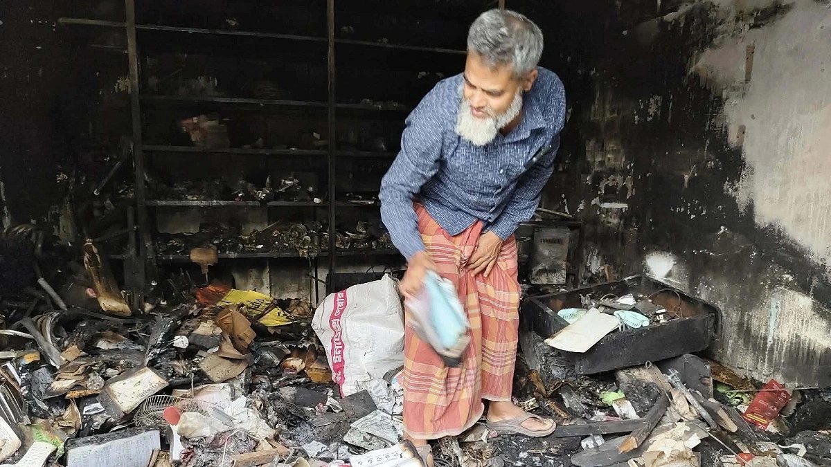 বিশ বছরের স্বপ্ন আগুনে পুড়ে ছাই!