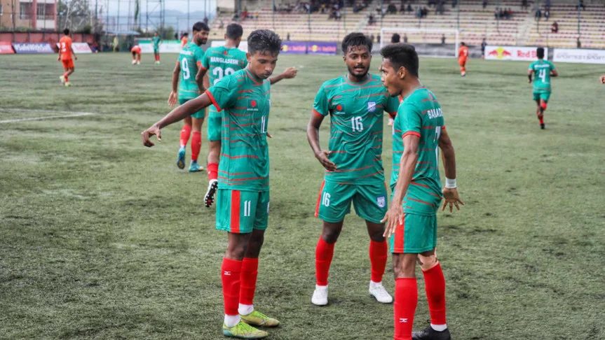 সাফের ফাইনালে প্রথমার্ধে এগিয়ে বাংলাদেশ