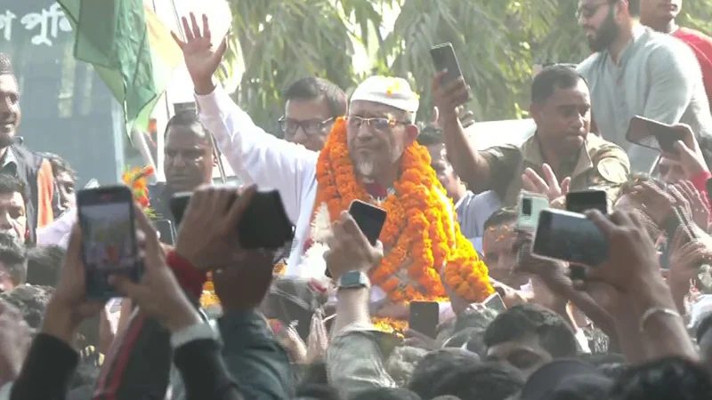 দীর্ঘ ১৭ বছর পর কারামুক্ত হলেন লুৎফুজ্জামান বাবর