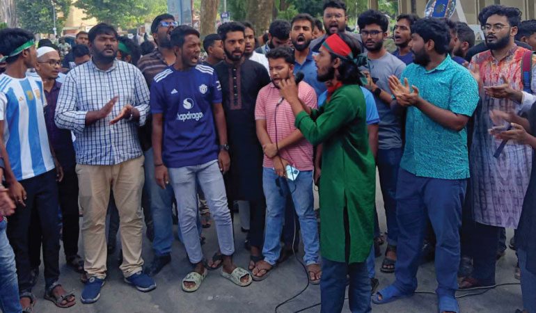 রাষ্ট্রপতির পদত্যাগ ও ছাত্রলীগ নিষিদ্ধের দাবি বৈষম্য বিরোধী ছাত্র আন্দোলনের