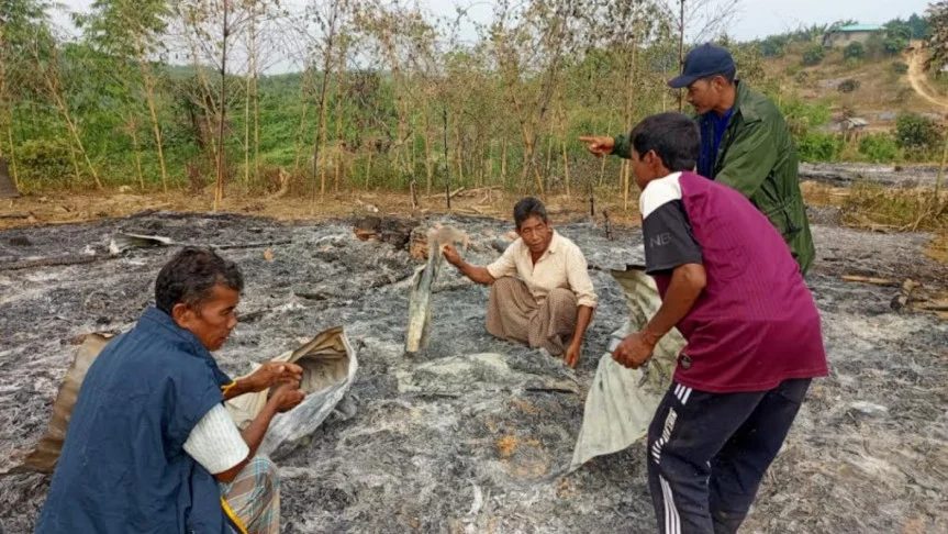 বান্দরবানে ত্রিপুরা সম্প্রদায়ের ১৬ বসতঘর পুড়ে ছাই