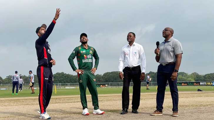 টস জিতে বোলিংয়ে বাংলাদেশ