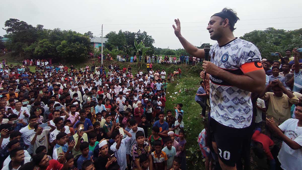 ব্রাহ্মণবাড়িয়ায় ব্যারিস্টার সুমনের খেলা দেখলেন অর্ধলাখ দর্শক